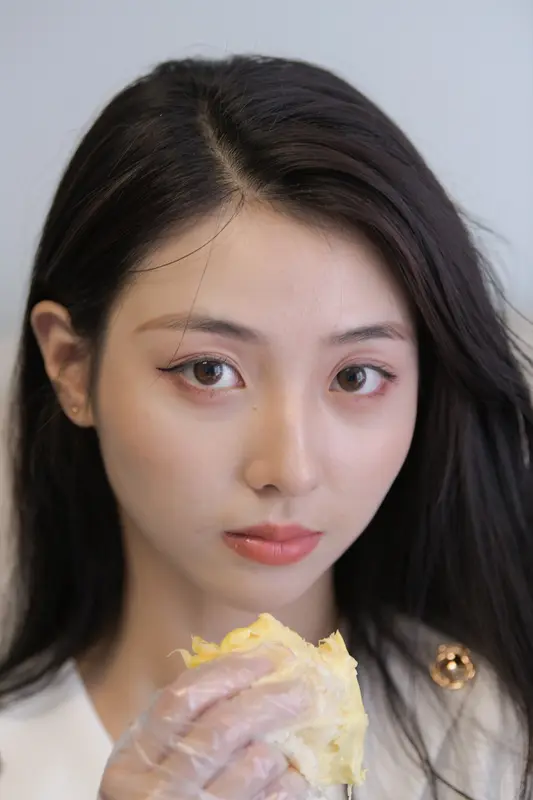 [魔镜街拍] 137 街拍之白色制服美女 - 魔镜街拍